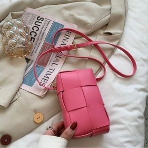 Small Phone Cross body purse NWT in PINK